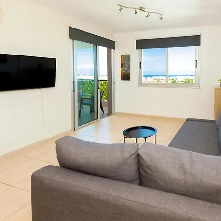 Sea View Apt*spacious Balcony*200m To The * Паралимни